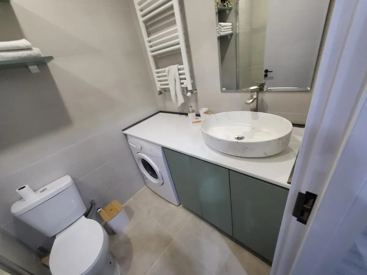 Brand-New, 2 Bedroom Apt With Balcony - Never Lived In ティビリシ アパート